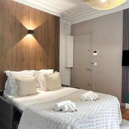Unique Flat Near Louvre & Palais Royal Paris