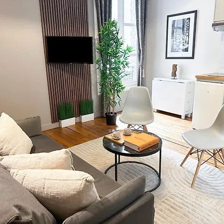Unique Flat Near Louvre & Palais Royal