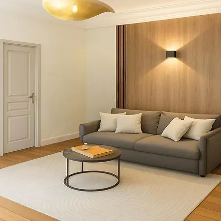 Louvre - Premium For 4 *