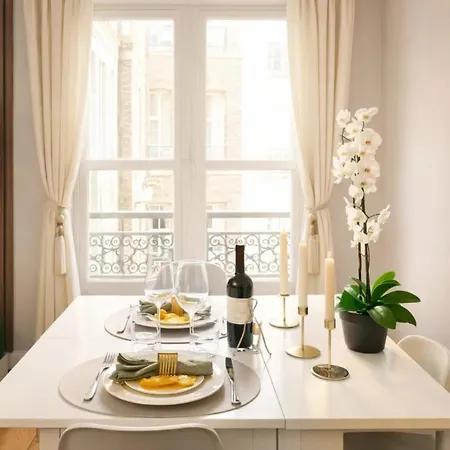 Louvre - Premium For 4 * Paris