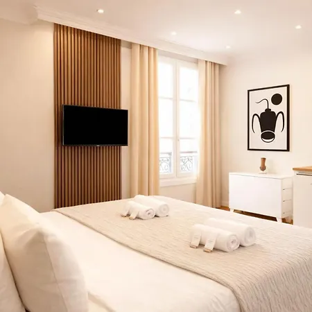 Louvre - Premium For 4 * Paris