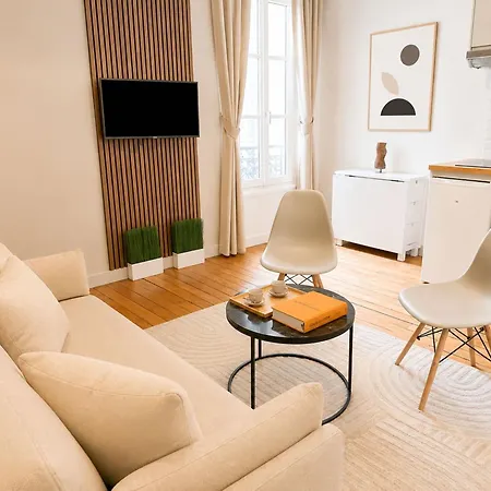 Louvre - Premium For 4 Apartman *